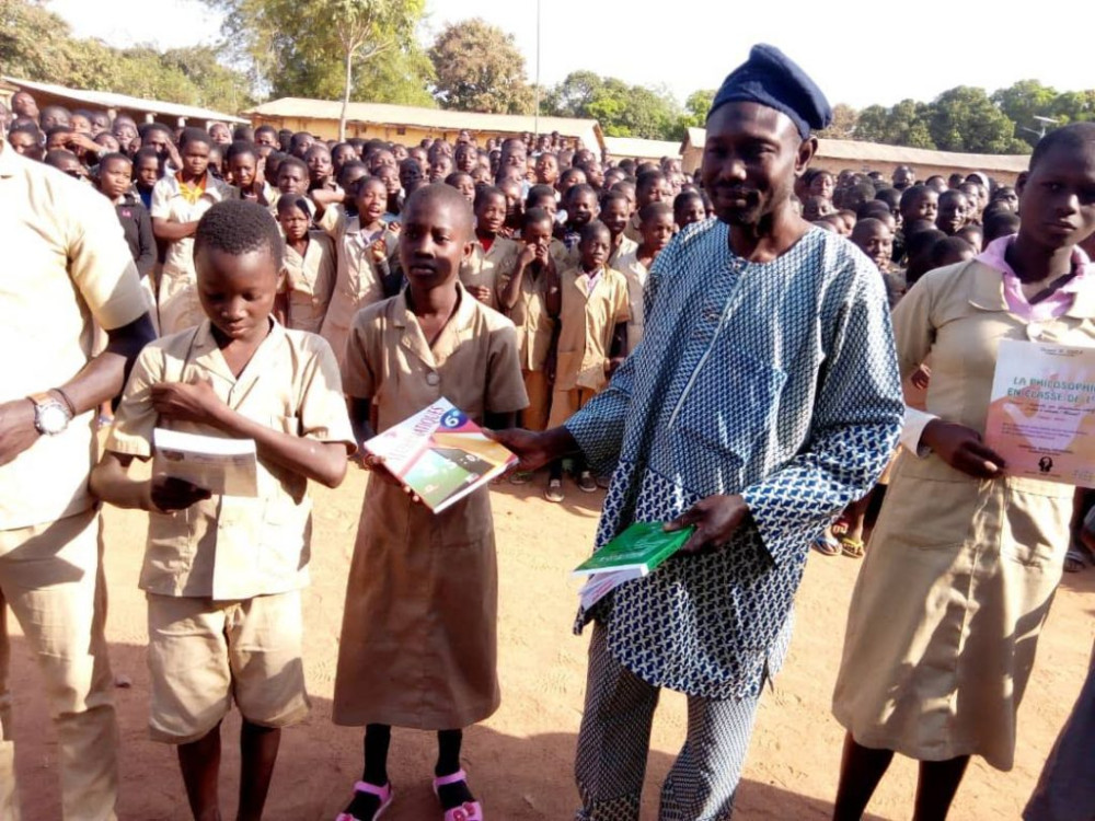Education NIKKI/KALALE: Des livres au profit des bibliothèques du CEG1 Nikki et Kidaroukpérou
