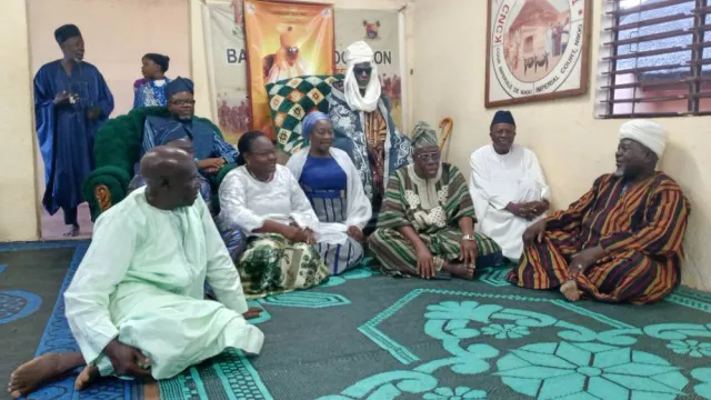 Conrad GBAGUIDI reçoit les bénédictions de son Altesse impériale  SERO TOROU TUKO SARI de Nikki