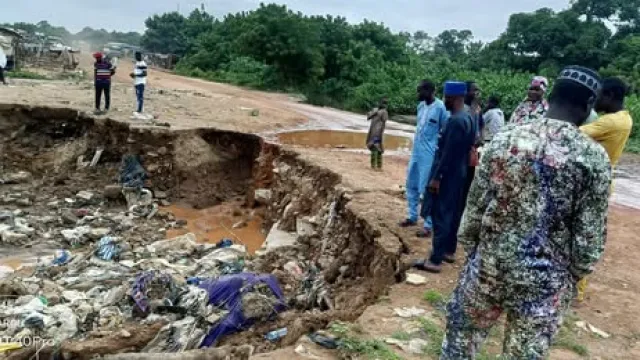 Transport à Nikki : Le pont de Maro en dégradation avancée