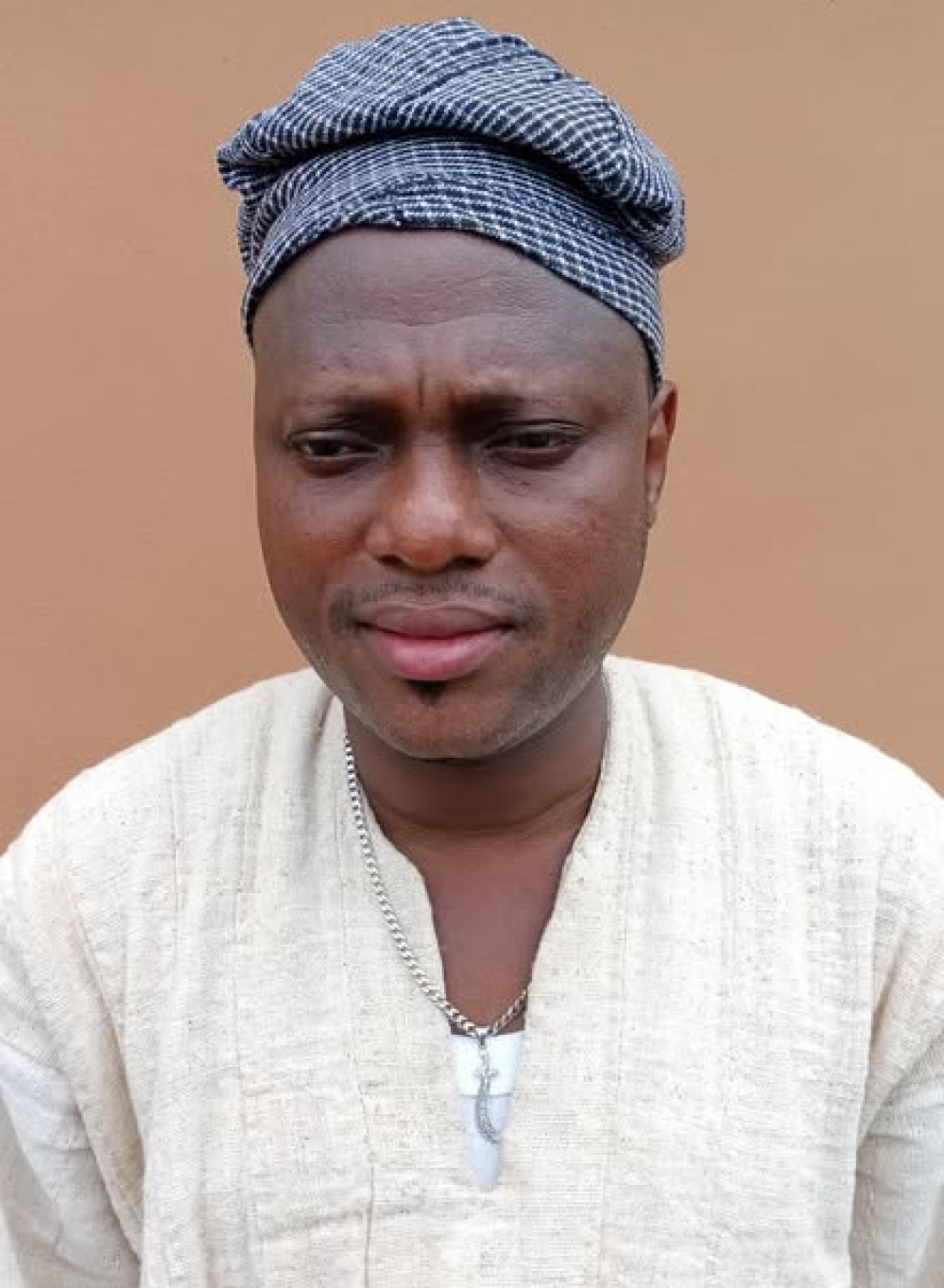 Le Prince SAKA ZIMÉ Yarou Abdel Kader, financier de formation répondra désormais au titre de Zimé N'gobi Néganzi à la cour impériale de Nikki .