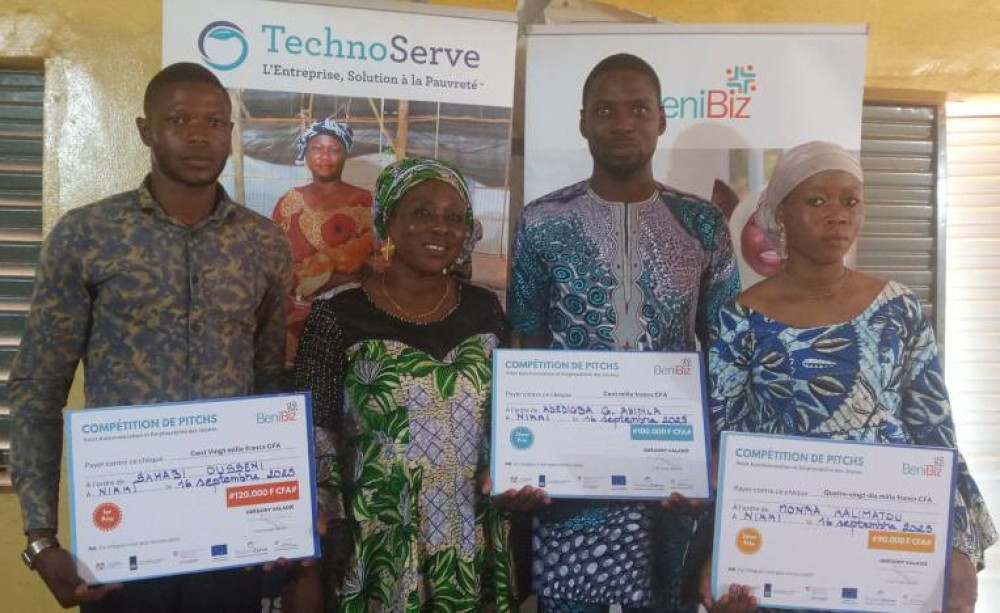 Le jeune entrepreneur SAHABI Ousséni, spécialisé dans la transformation et la fabrication du lait de soja, sacré champion de la phase communale de compétition de PITCHS à Nikki