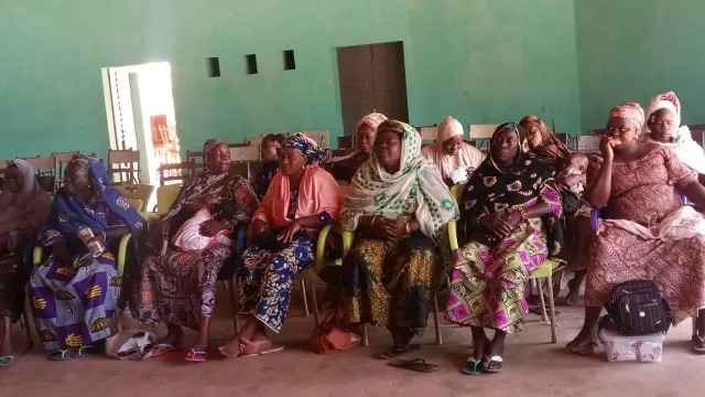 Le Ministère du Numérique sensibilise les groupements de femmes de la commune de Nikki sur les usages du numérique.