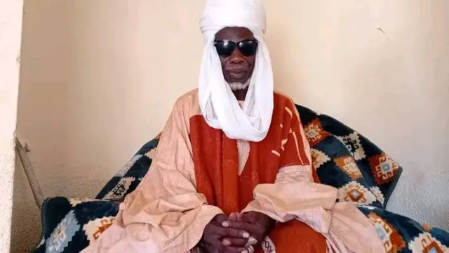 Audience au palais impérial de Nikki : Majesté Saorésounon reçoit les bénédictions du Sinaboko de Nikki.